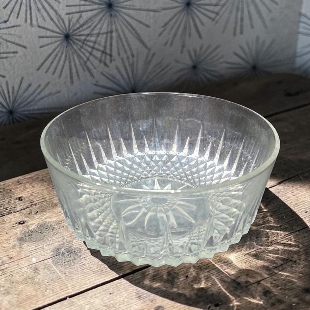 Arcoroc France Crystal Clear Salad Bowl, Vintage Starburst Design, Dinnerware